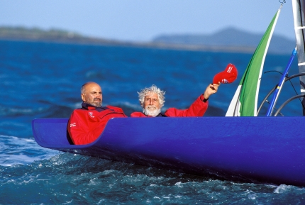Vincenzo Onorato e Luigi Carpaneda a poppa di Mascalzone Latino nella Louis Vuitton Cup del 2002