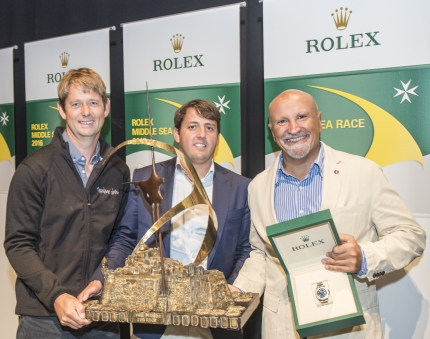 La premiazione di Mascalzone Latino alla Rolex Middle Sea Race: presente anche l'armatore Vincenzo Onorato